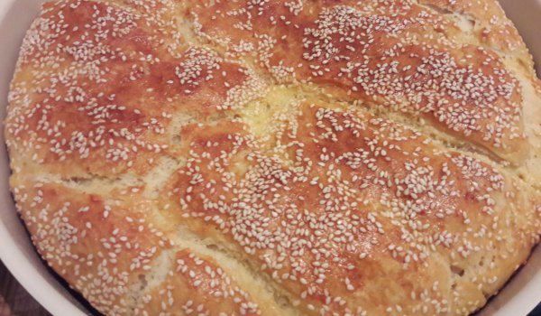 Маслена пита със сусам