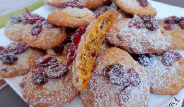 Маслени бисквити с моркови и орехи