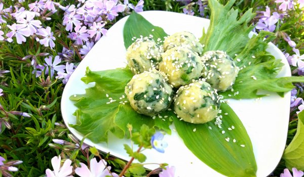 Маслени картофени топчета с лапад и спанак