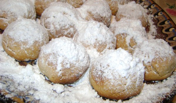 Маслени курабии с локум и орехи