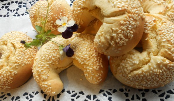 Маслени медени кифлички