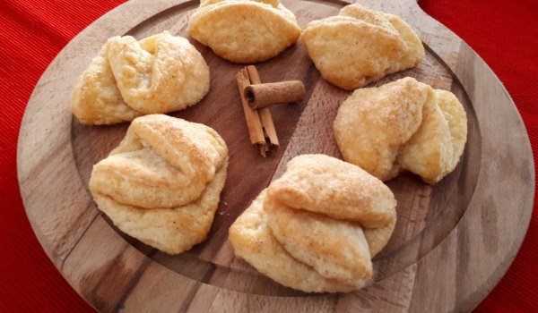 Маслени сладки с канела и захар