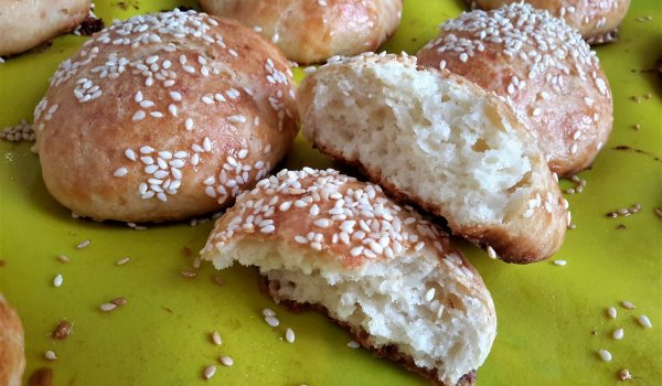 Маслени соленки с кашкавал, сирене и сусам
