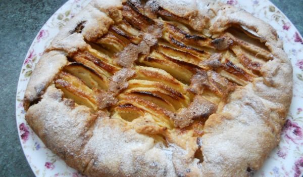 Маслено тесто с франджипан и ябълки