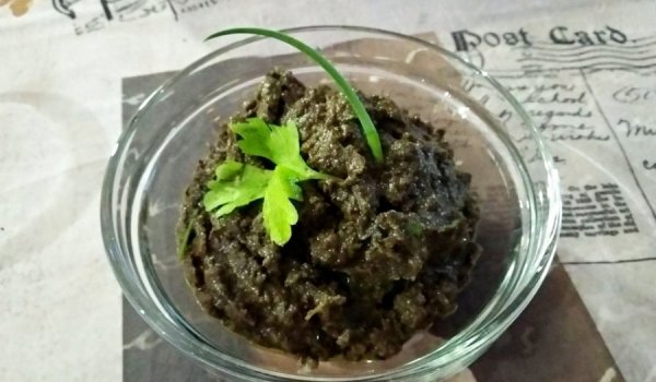 Маслинова разядка с чесън и магданоз