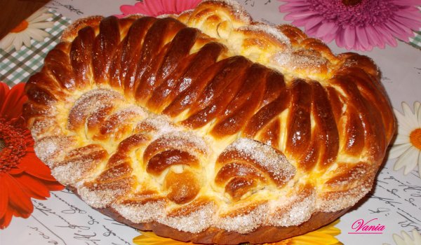 Медена питка със сладко
