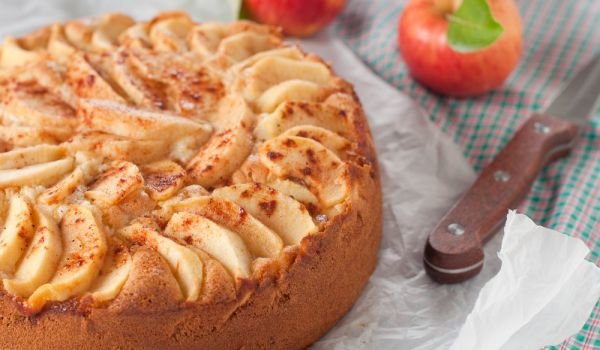 Медена шарлотка с коняк