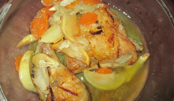 Медени бутчета с картофи и моркови