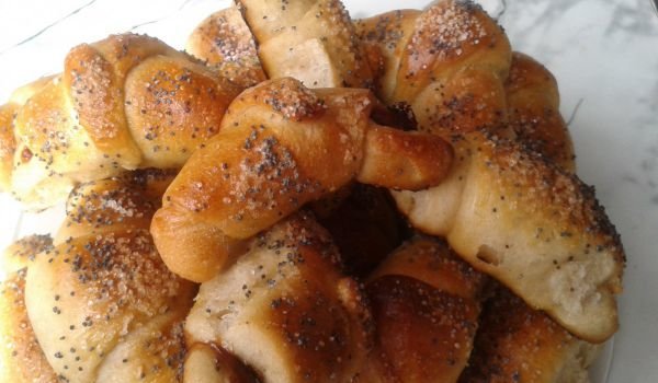 Медени кифлички с мармалад