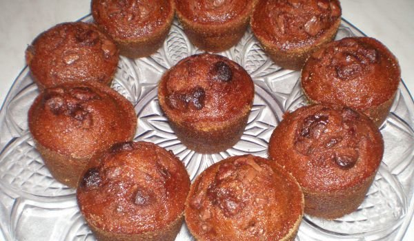 Медени мъфини с парченца шоколад (без яйца)