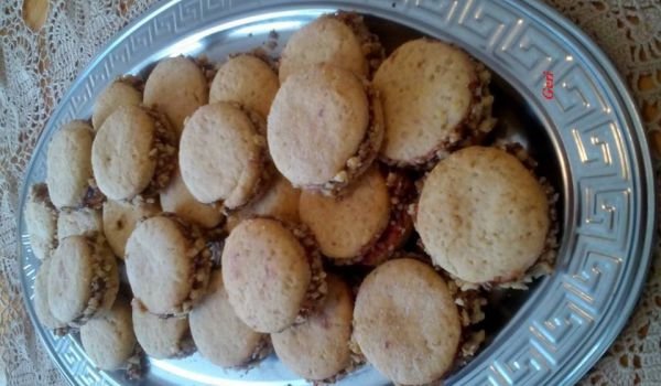 Меденки със сладко и орехи