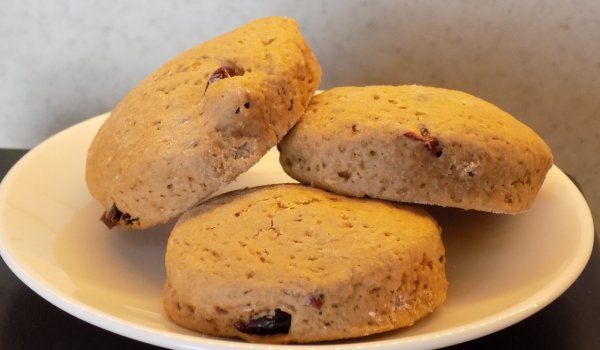 Меки какаови сладки с червени боровинки