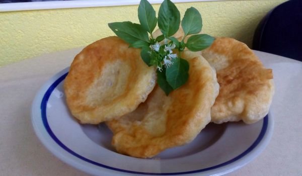 Мекици с катък и яйце