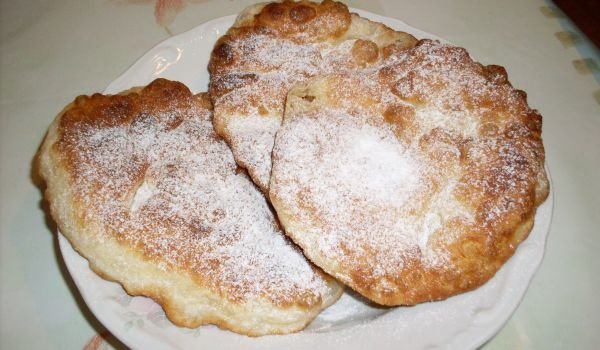 Мекици с пудра захар