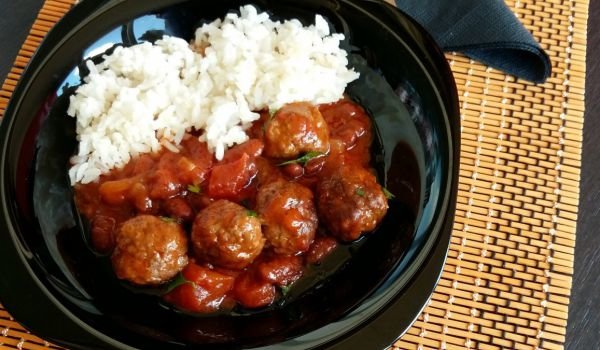Мексиканска яхния с кюфтенца и боб