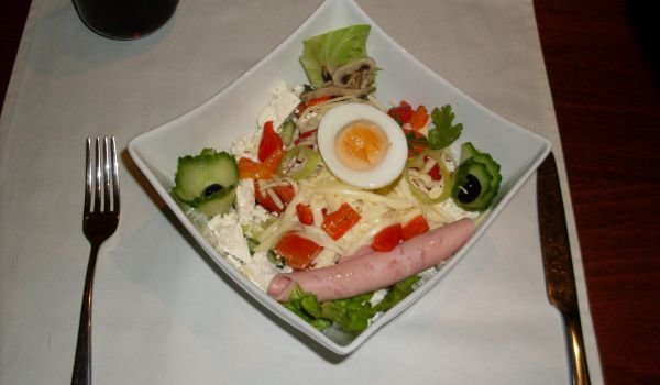 Мешана салата с гъби и шунка
