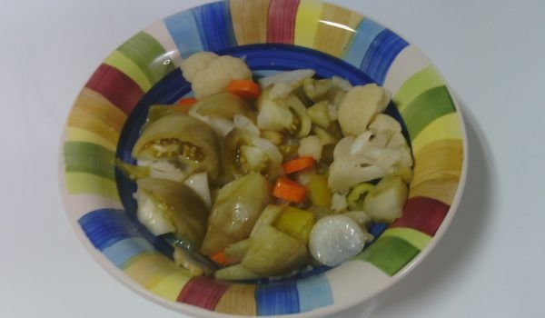 Мешана туршия с гулия и зелени домати