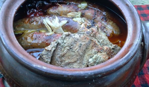 Месна вкусотия в гювеч