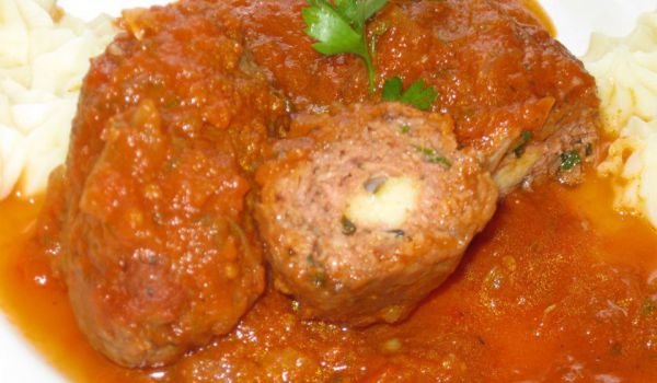 Месни рулца с доматен сос