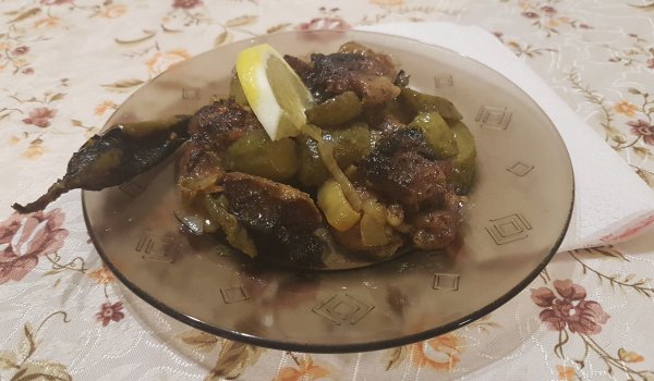 Месо с кисели краставички