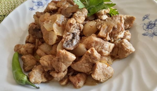 Мезе от хапки свинско месо с къри