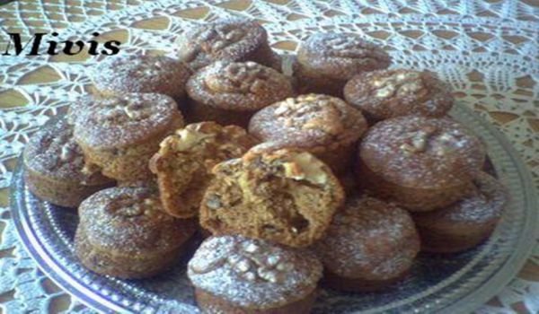 Мини кексчета със сладко и орехи