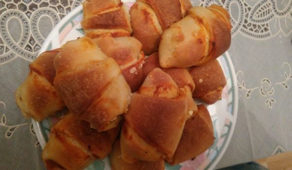 Мини кифлички с колбас