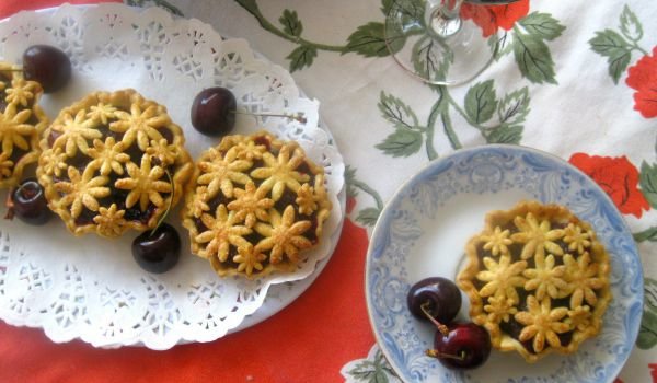 Мини пайове с череши