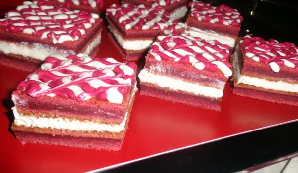Мини пастички Червено кадифе