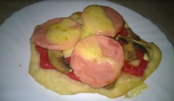 Мини пица с шунка и гъби