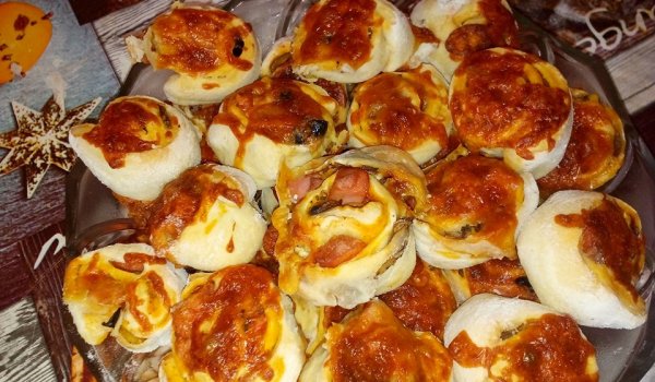 Мини пици от готово тесто