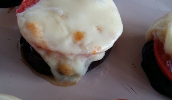 Мини пици от патладжани