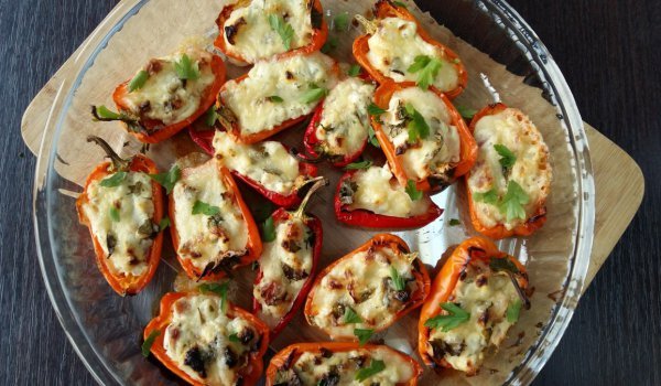 Мини пълнени чушки