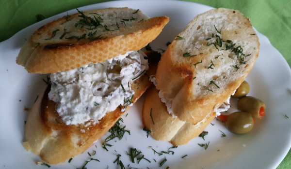 Мини Сандвичи с Маслини и Сирена