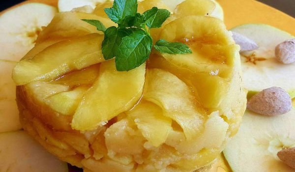 Мини сладкиш с ябълки и бадеми