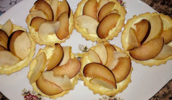 Мини тарталети със ябълки и праскови