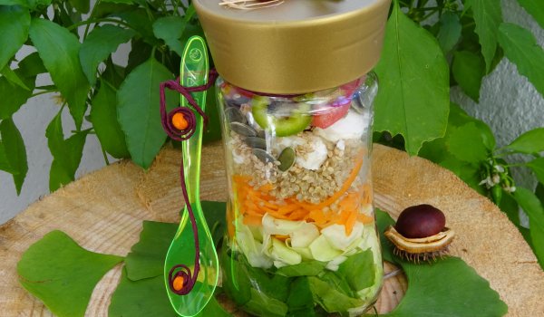 Мини здравословна салата за работа