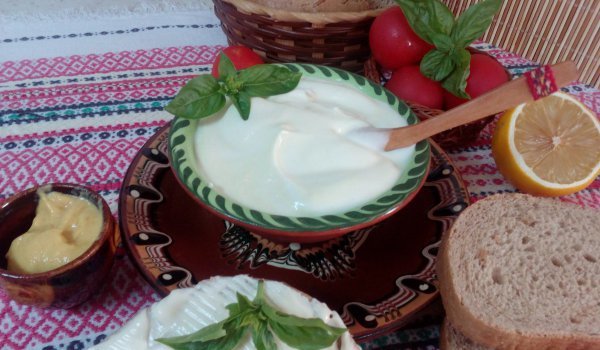 Млечна майонеза с горчица