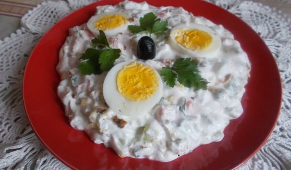 Млечна салата с магданоз