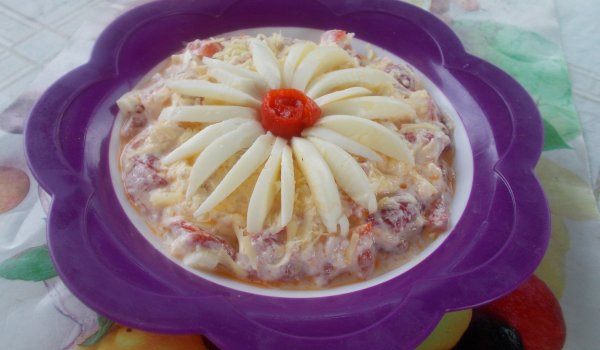 Млечна салата с печени чушки