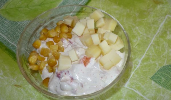 Млечна салата с царевица