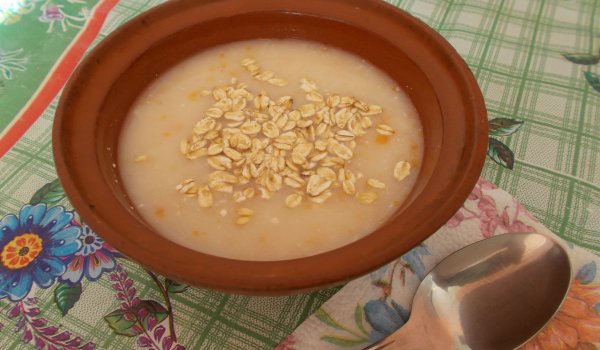 Млечна супа със зеленчуци и овесени ядки