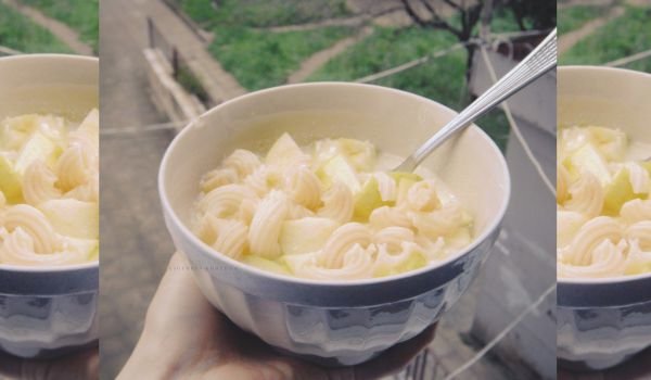 Млечни макарони с ябълки
