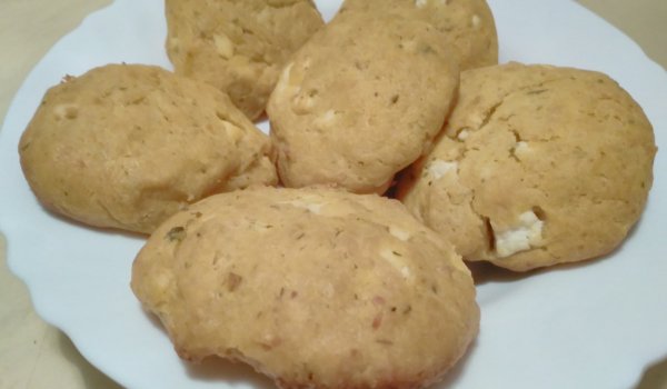 Много бързи и вкусни питки със сирене и подправки