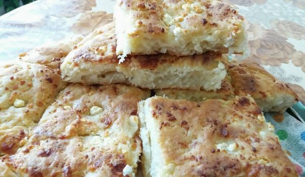 Много лесен и вкусен тутманик с масло