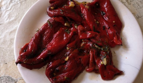 Моята лятна салата с печена капия