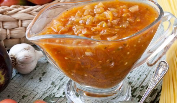 Молдовски гъбен сос с патладжани и домати