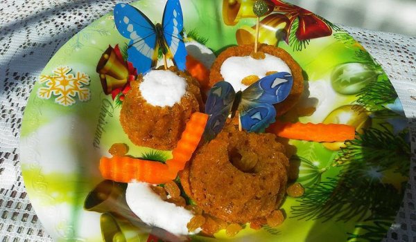 Морковени мъфинчета със стафиди