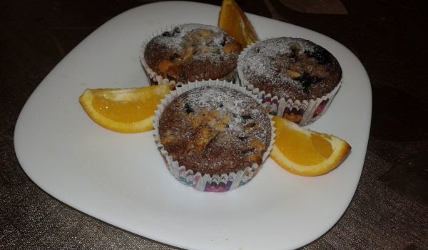 Мъфини с бял шоколад и боровинки