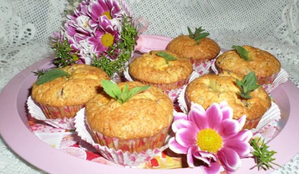 Мъфини с червени боровинки и бял шоколад